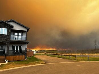 Incendio en Canadá que ya ha quemado cerca de 10.000 hectáreas de bosque. 