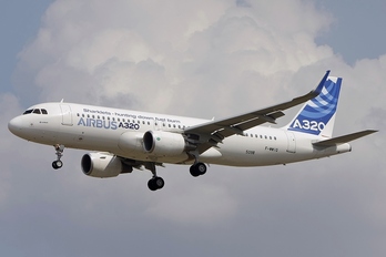 Airbus A320 hegazkin bat.