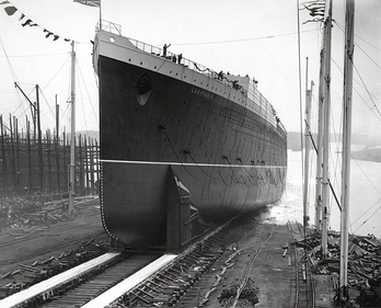 ‘Lusitania’ trasatlantikoaren uretaratzea, 1906ko ekainaren 7an. 