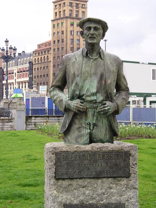 Balendin Enbeitaren omenezko monumentua Bilboko Areatza parkean.