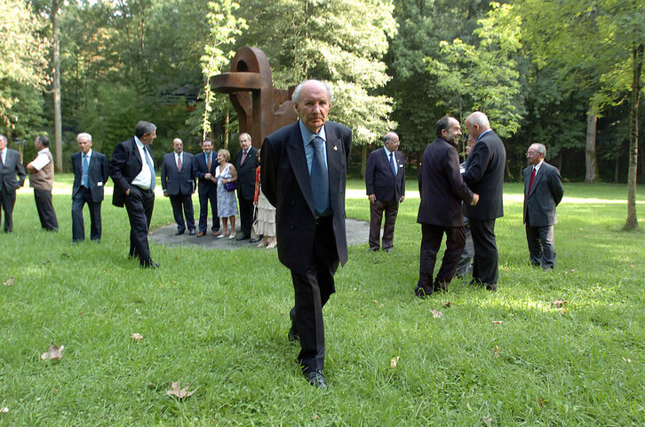 Juan San Martin idazleak Chillida Lekun jaso zuen Eusko Ikaskuntza Saria 2004ko irailaren 8an.