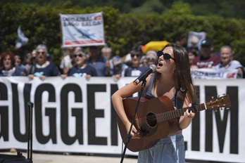 Irudian, Maren abeslaria Guggenheim Urdaiabi gelditu! plataformaren mobilizazio batean.