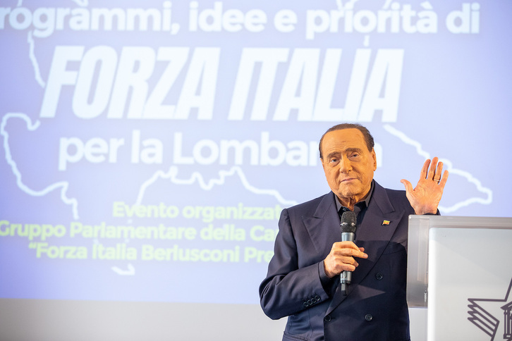 Forza Italiaren agerraldi batean Berlusconi.