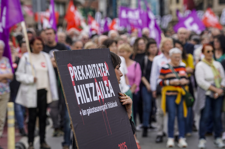 Prekarietatea salatzeko afixa.