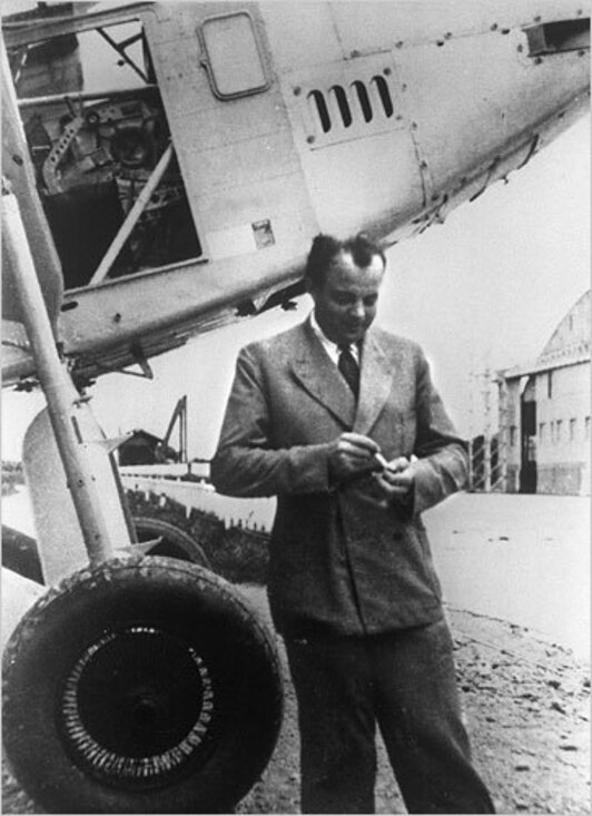 Txikitatik, hegaztien moduan hegan egin nahi zuen Antoine de Saint-Exuperyk.