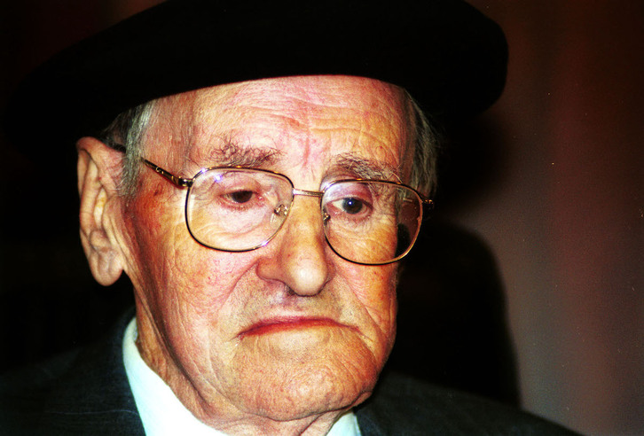 Mariano Izeta, bere azken liburuaren aurkezpenean, 1999an.