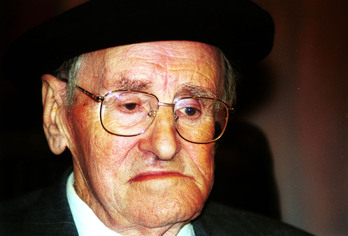 Mariano Izeta, bere azken liburuaren aurkezpenean, 1999an.