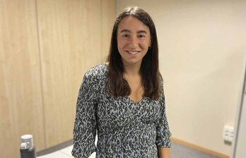 Laura Zabala doktorea, irudian.