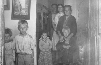Fotografía del Fondo Bienvenido Arenas de la Universidad de Málaga, de una vivienda de Málaga tomada en 1952. 