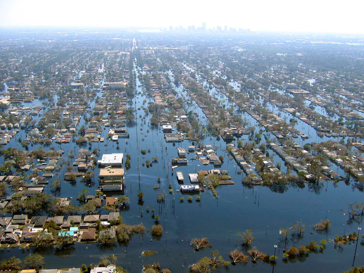 Katrina urakanak urpean utzi zuen New Orleans hiri osoa.