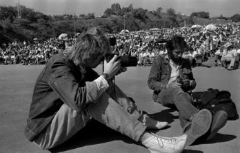 Kevin Carter argazkilaria, eskuinean.