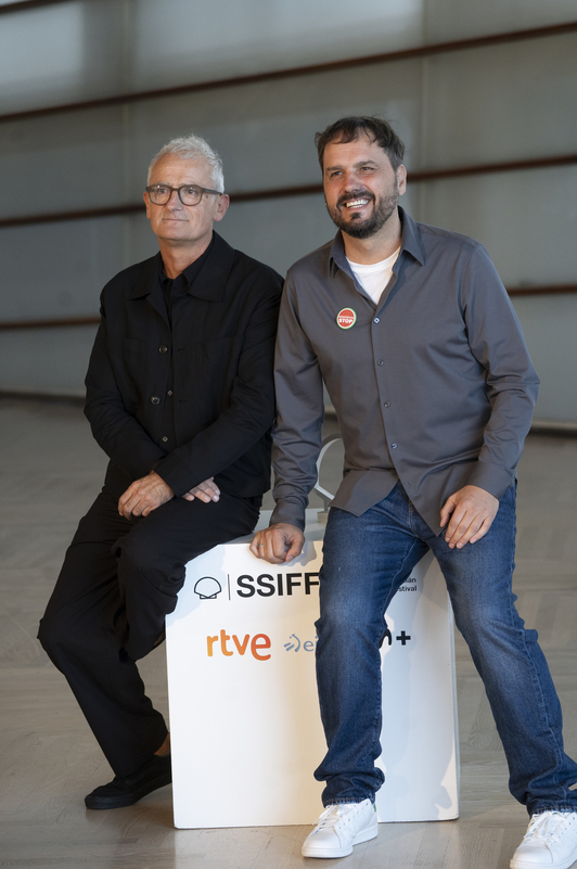 Asier Altuna zinemagilea eta Kirmen Uribe idazlea, Zinemaldian.