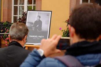 Samuel Patyren agurra, Parisen.