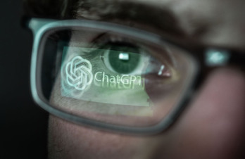 Geroz eta ohikoagoa da adimen artifiziala erabiltzea, besteak beste, txatbotak.