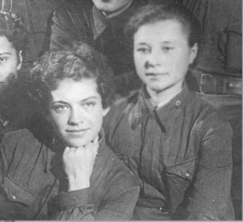 Natalia Kokoxka eta Maria Polivanova laguna.