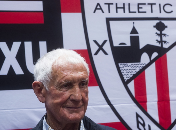 Carmelo Cedrun, Gorka Iraizozi egin zioten omenaldian.