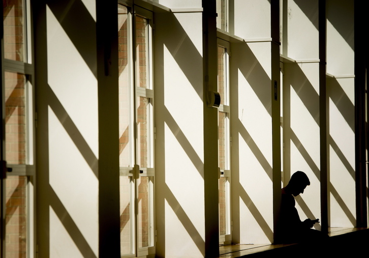 Gazettei eta nerabeei zuzendutako zerbitzua da WhatsApp kanal berria.