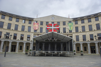 Udalbatzak aho batez onartu du aldundi biei egindako eskaera.