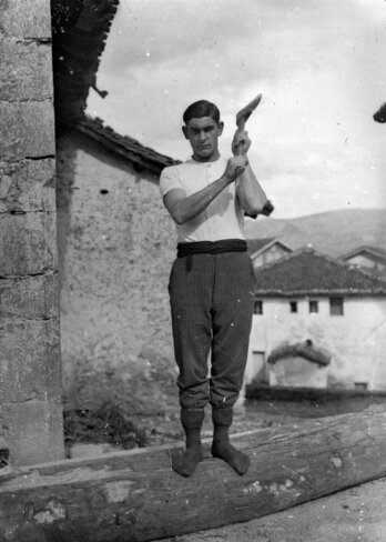 Leon Huegun aizkolaria.