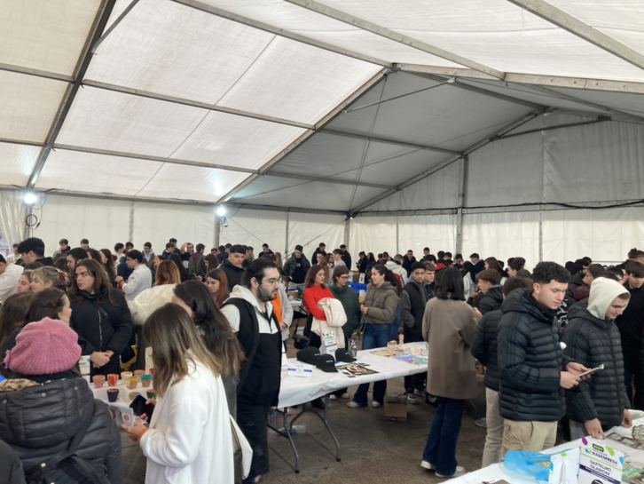 Ikasenpresa Azokaren aurreko edizio bat, irudian.