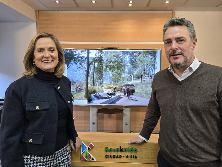 Amaia del Campo Barkaldoko alkatea eta Asier Umaran zinegotzia, proiektuaren aurkezpenean.