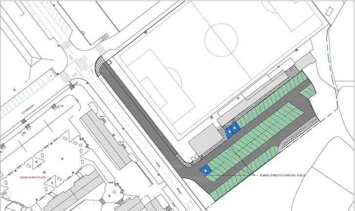 Futbol zelaiaren ondoan eraikizten ari dira parking berria.