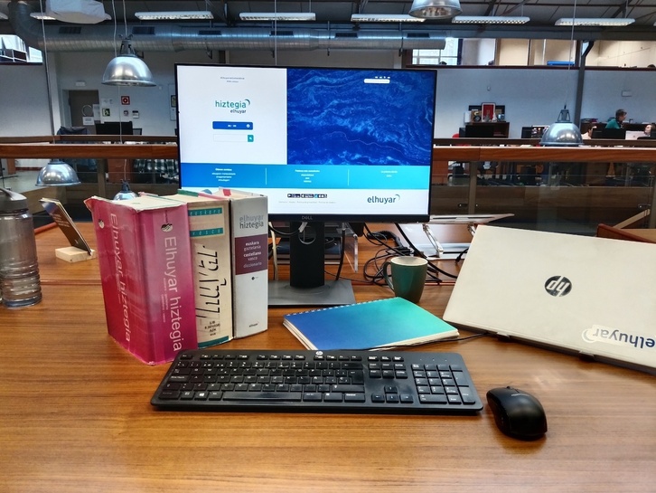 30 urte dira Elhuyar Hiztegia paperean sortu zenetik.