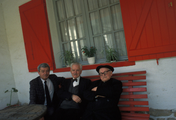 1984ko irudi honetan, Koch Julio Caro Baroja eta aita Barandiaranekin. 