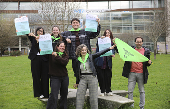 EHUko Gipuzkoako campuseko ordezkariak aurtengo jaiaren aurkezpenean. 