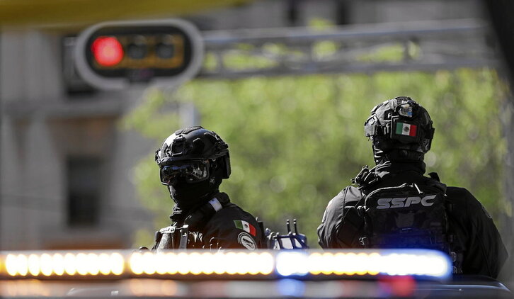 Mexikoko indar polizial bereziak Mexiko Hiriko kaleak zaintzen. Fu LANG | Xinhua-EUROPA PRESS