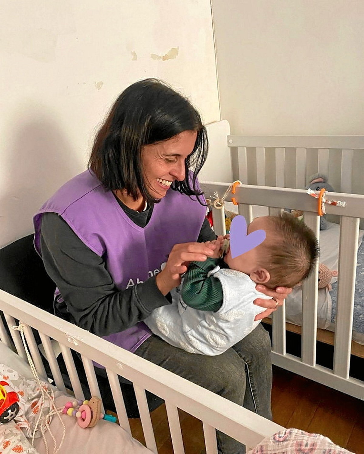 Ospitaleetan bizi diren umeei figura ziur bat emateko plana hasi dute Txilen