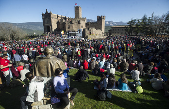Xabierko gaztelua eskuineko erlijioaren ikurra bihurtu da. Baina beste mota batekoa zen Frantzisko jaio zenean. Argazkian, 2014ko ‘Jabierada’.